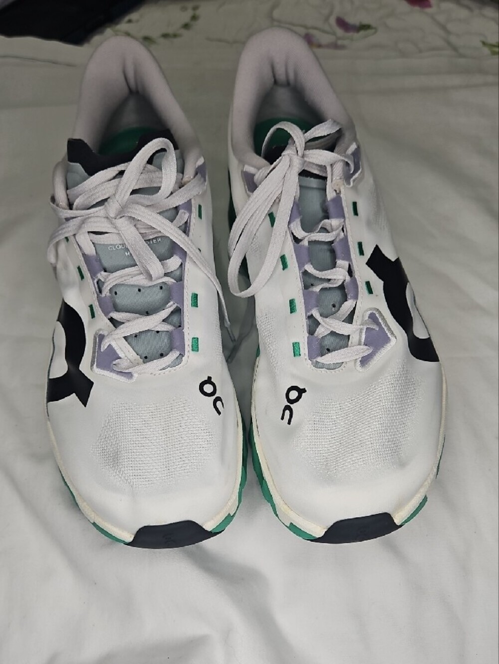 On Running Women White and Teal Trail Sneakers New Whit Out Box - Picture 10 of 12